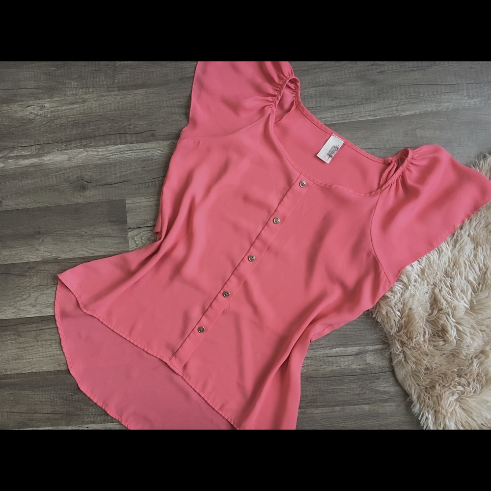 Pink blouse with flutter sleeves - Picture 2 of 5